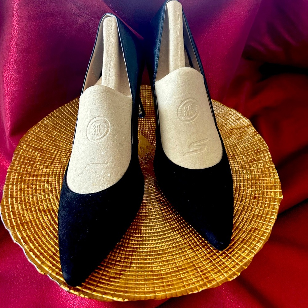 Cole Hann Black leather and black Suede Heels